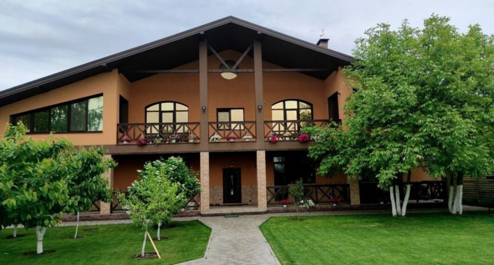 Будинок у озера фото 1 Будинок у озера фото 1