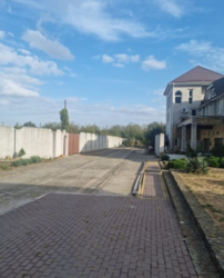 Продається три 2 поверхові будинки, гараж під грузові автомобілі фото 3 Продається три 2 поверхові будинки, гараж під грузові автомобілі фото 3