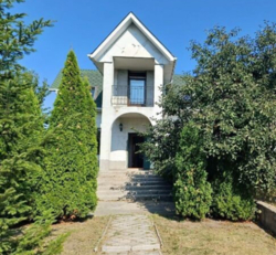 Продаж 2 поверхового будинку з верандою і ділянкою на 11 соток, 600 кв. м,на вул. Сильвестра Косова фото 1 Продаж 2 поверхового будинку з верандою і ділянкою на 11 соток, 600 кв. м,на вул. Сильвестра Косова фото 1