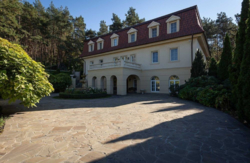 Унікальний будинок в стилі «Версаль» в Києві 600м, сосновий ліс фото 1 Унікальний будинок в стилі «Версаль» в Києві 600м, сосновий ліс фото 1