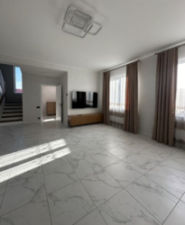 Продаж 2 поверхового будинку з ділянкою на 3 сотки фото 8 Продаж 2 поверхового будинку з ділянкою на 3 сотки фото 8