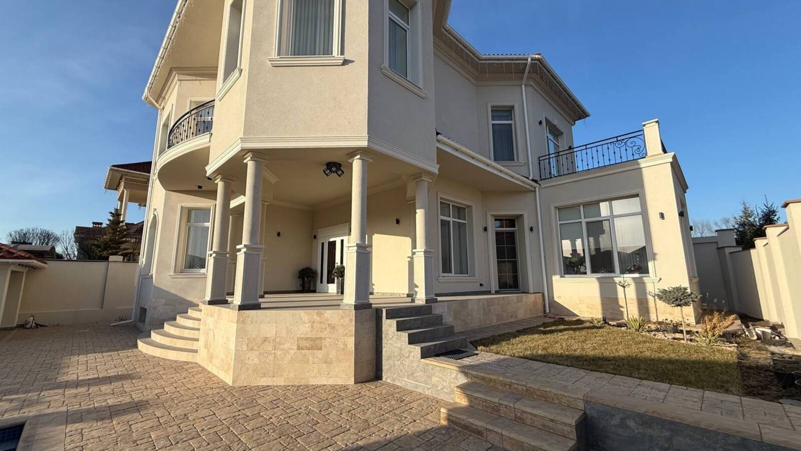 ������ ������� � �������� � ���������, ����� � 315 �². ���� 1