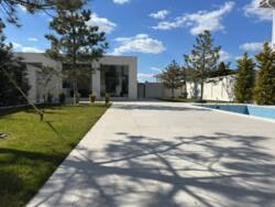 Продаж сучасного будинку в Совіньйоні, Одеса — новобудова з басейном і гаражем. фото 6 Продаж сучасного будинку в Совіньйоні, Одеса — новобудова з басейном і гаражем. фото 6