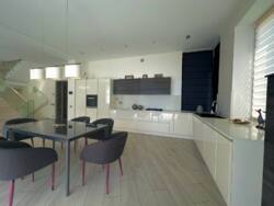 🏡            -!  16