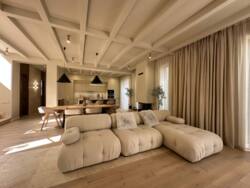 🏡          , .  24