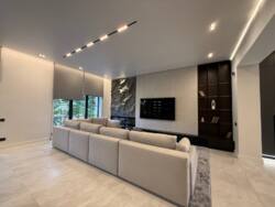 🏡       .  | 220 ² |  |  |  .  10