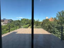 🏡       .  | 220 ² |  |  |  .  20