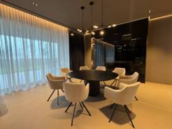 🏡          | 389 ² | 4  | .  18