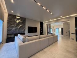 🏡       .  | 220 ² |  |  |  .  12