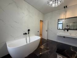 🏡       .  | 220 ² |  |  |  .  14