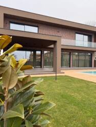 🏡          | 389 ² | 4  | .  3