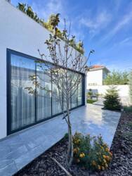 🏡      쳺     200 ² 🌿.  8