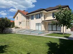 🏡            -!  11