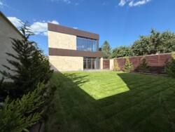 🏡        . 人- | 250 ² |   |  | .  0%.  14