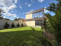 🏡        . 人- | 250 ² |   |  | .  0%.  3