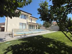 🏡            -!  7