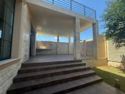 🏡       .  | 220 ² |  |  |  .  3