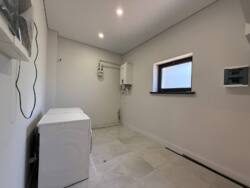 🏡       .  | 220 ² |  |  |  .  8