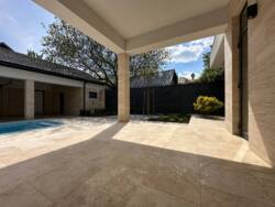 🏡          , .  9