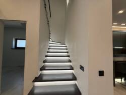 🏡       .  | 220 ² |  |  |  .  21