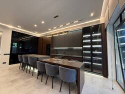 🏡       .  | 220 ² |  |  |  .  11