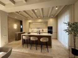 🏡          , .  25