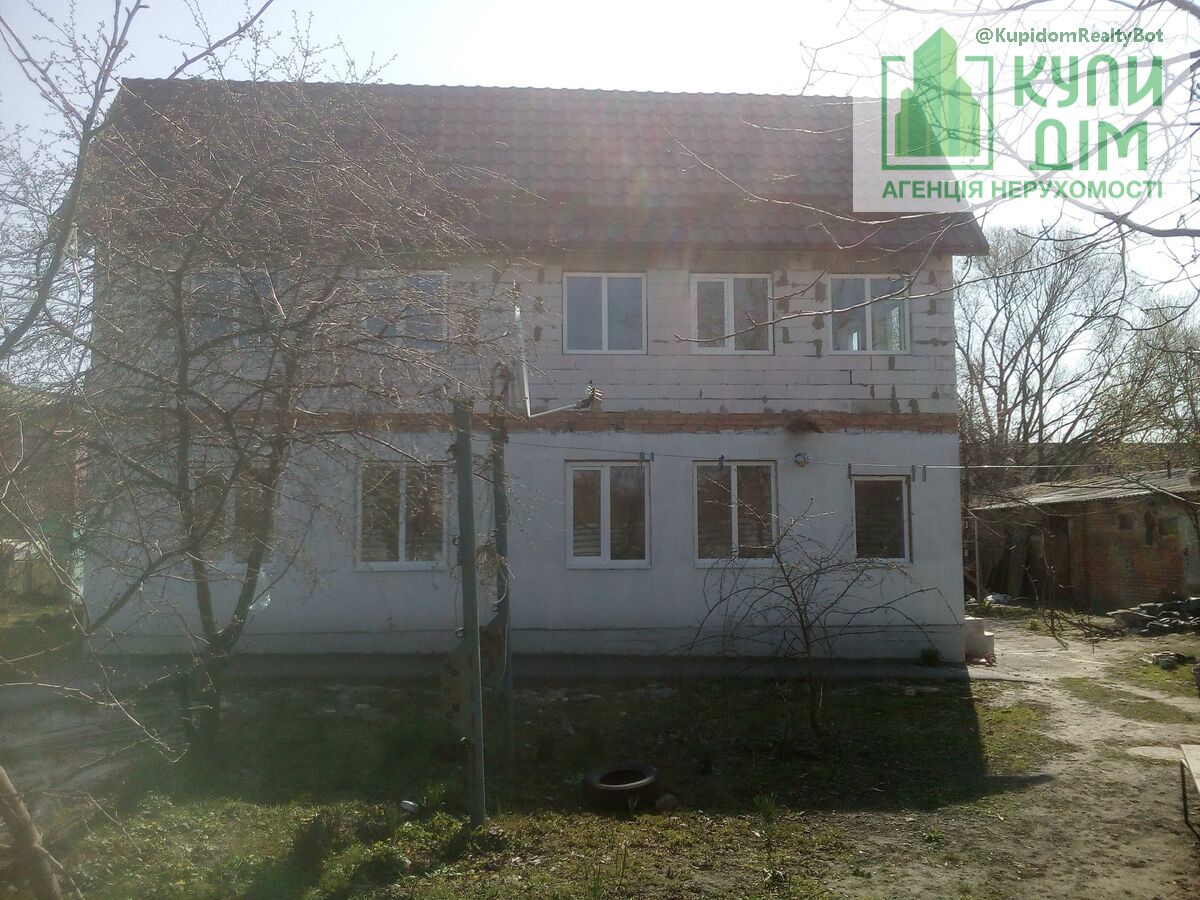 Продам 2-х поверховий будинок в центрі міста фото 1 Продам 2-х поверховий будинок в центрі міста фото 1