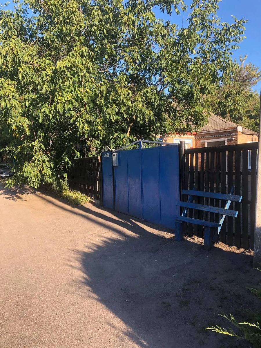 Продається будинок із садом та виходом до річки фото 1 Продається будинок із садом та виходом до річки фото 1