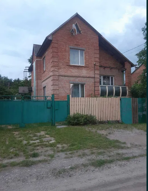 Міцний двоповерховий цегляний будинок. фото 1 Міцний двоповерховий цегляний будинок. фото 1