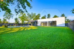      /   Azimut River Club.  2