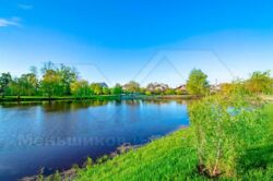       /   Azimut River Club.  4