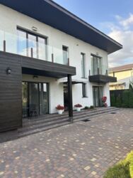 Продаж будинку в Лісопарковій зоні біля озера пров. Куринной. фото 1 Продаж будинку в Лісопарковій зоні біля озера пров. Куринной. фото 1