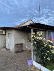 Продам ділянку 18 соток біля дороги з будинком, у с. Великодолинське. фото 1 Продам ділянку 18 соток біля дороги з будинком, у с. Великодолинське. фото 1