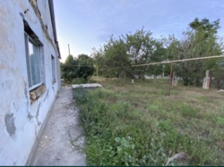 Продам ділянку 18 соток біля дороги з будинком, у с. Великодолинське. фото 2 Продам ділянку 18 соток біля дороги з будинком, у с. Великодолинське. фото 2