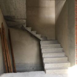  210, 3 , .  (), . ,   (-)  8