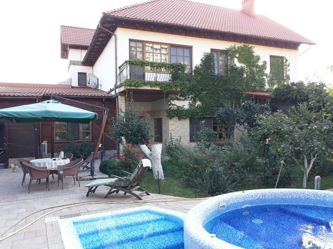 Продам 2х эт. дом ул.Бернардацци/ 9 ст. Большого Фонтана. фото 1 Продам 2х эт. дом ул.Бернардацци/ 9 ст. Большого Фонтана. фото 1