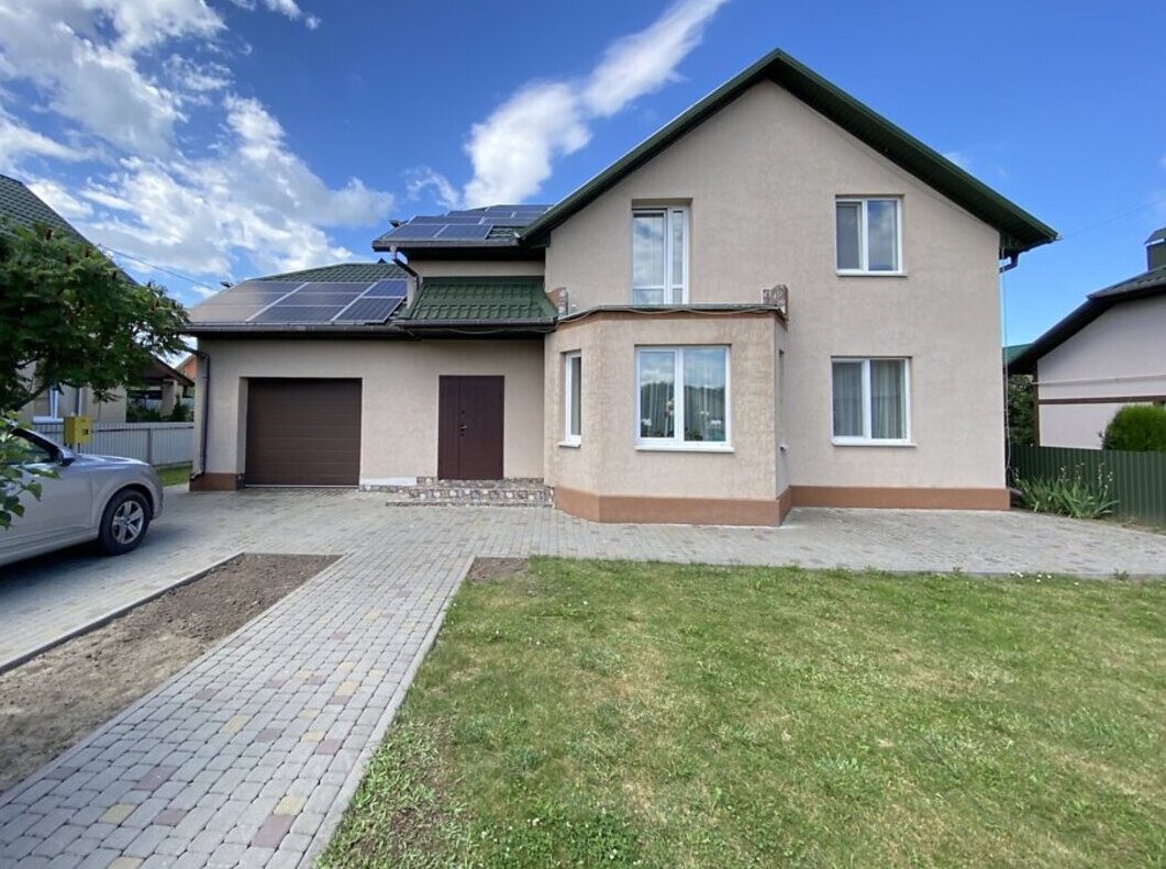 Продаж 2 поверхового будинку з ділянкою на 9 соток, на пров. Вересневий фото 1 Продаж 2 поверхового будинку з ділянкою на 9 соток, на пров. Вересневий фото 1