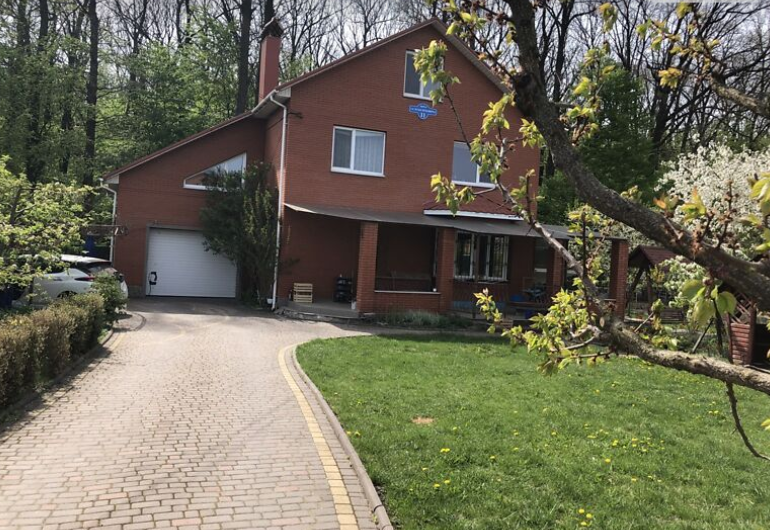 Продаж 2 поверхового будинку з гаражем і ділянкою на 18 соток, 198 кв. м, 5 кімнат, на 2-й пр. Праведників світу фото 1 Продаж 2 поверхового будинку з гаражем і ділянкою на 18 соток, 198 кв. м, 5 кімнат, на 2-й пр. Праведників світу фото 1
