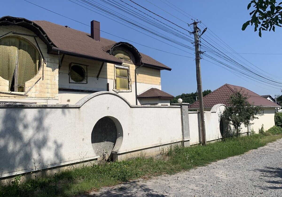 Продаж 2 поверхового будинку з гаражем і ділянкою на 22.83 сотки, 238 кв. м, 6 кімнат, на вул. Шевченка фото 1 Продаж 2 поверхового будинку з гаражем і ділянкою на 22.83 сотки, 238 кв. м, 6 кімнат, на вул. Шевченка фото 1