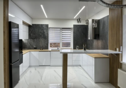 ������ 2 ����������� ������� � ������� �� 5 �����, 228 ��. �, 4 ������ (3 �������+ ����) ���� 2