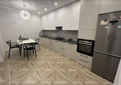 ������ 2 ����������� ������� ������� � ������� �� 43 �����, 150 ��. �, 4 ������, �� ���. ���������� ������ ���� 8