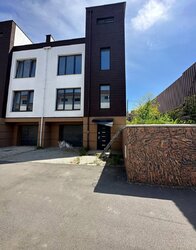 Продаж 3 поверхового таунхауса з ділянкою на 1 сотку, 300 кв. м, 4 кімнати фото 2 Продаж 3 поверхового таунхауса з ділянкою на 1 сотку, 300 кв. м, 4 кімнати фото 2