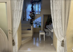 ������ 2 ����������� ������� � ������� �� 4 �����, 170 ��. �, 6 ����� ���� 11