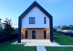 Продаж 2 поверхового будинку з мансардою і ділянкою на 12 соток, 140 кв. м, 4 кімнати, на вул. Квітнева фото 1 Продаж 2 поверхового будинку з мансардою і ділянкою на 12 соток, 140 кв. м, 4 кімнати, на вул. Квітнева фото 1