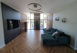 ������ 2 ����������� ������� � ������� � ������� �� 10 �����, 200 ��. �, 4 ������, �� ���. ����� ���� 5