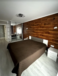 ������ 3 ����������� ������� � ������� �� 3 �����, 100 ��. �, 4 ������ ���� 1