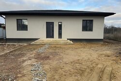 Продаж 1 поверхового будинку з ділянкою на 6 соток, 118 кв. м, 3 кімнати, на 1-й пров. Вишневий фото 1 Продаж 1 поверхового будинку з ділянкою на 6 соток, 118 кв. м, 3 кімнати, на 1-й пров. Вишневий фото 1