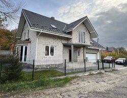 Продаж 2 поверхового будинку з гаражем і ділянкою на 5 соток, 250 кв. м, 5 кімнат, на вул. Синьоводська фото 3 Продаж 2 поверхового будинку з гаражем і ділянкою на 5 соток, 250 кв. м, 5 кімнат, на вул. Синьоводська фото 3