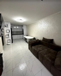 ������ 3 ����������� ������� � ������� �� 3 �����, 100 ��. �, 4 ������ ���� 2