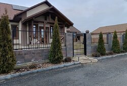 Продаж 1 поверхового будинку з верандою і ділянкою на 8.6 сотки, 109 кв. м, 3 кімнати, на 5-й пров. Гмирі Бориса фото 1 Продаж 1 поверхового будинку з верандою і ділянкою на 8.6 сотки, 109 кв. м, 3 кімнати, на 5-й пров. Гмирі Бориса фото 1